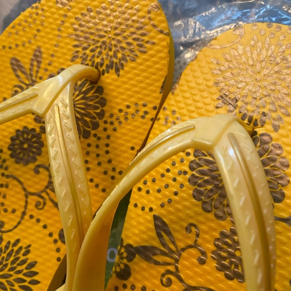 4 pack Island flip flops - Picture 3 of 6